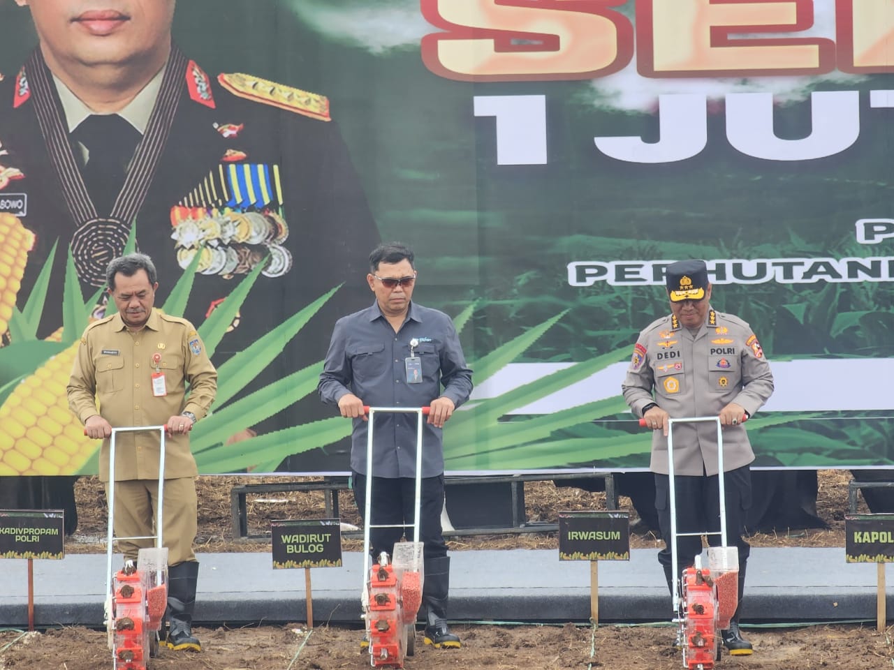 Kepala BSKDN Hadiri Penanaman Jagung Serentak 1 Juta Hektar di Subang