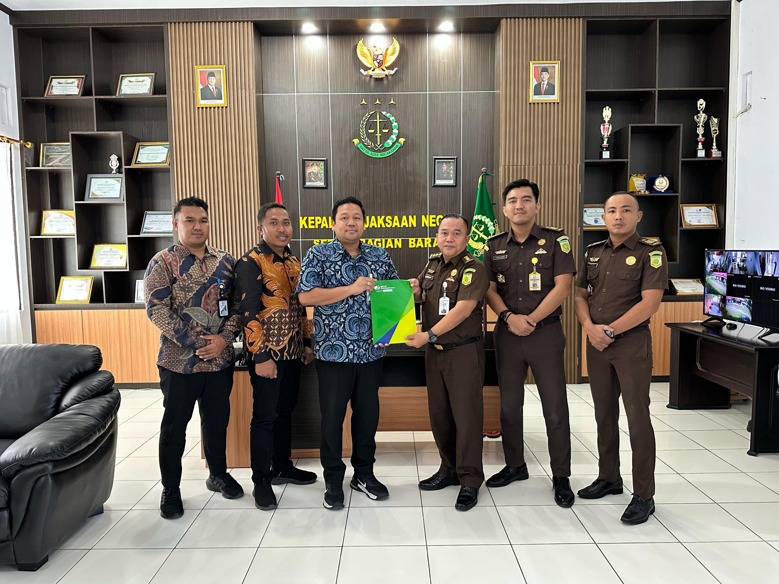 Plt. Kajari SBB Terima Kunjungan Kerja BPJS-TK Kepulauan Seram, Bangun Kerjasama Optimalkan Penagihan Iuran BPJS Ketenagakerjaan