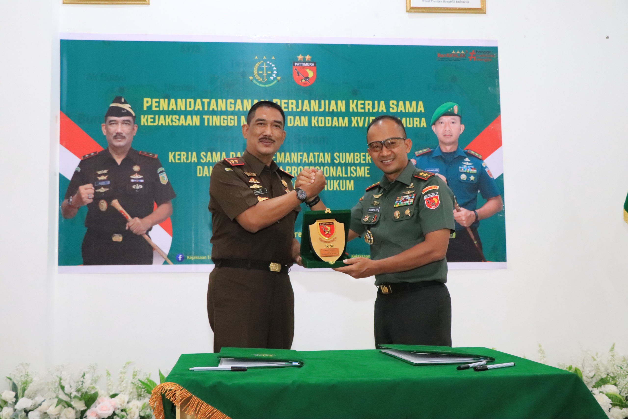 Penandatangan Perjanjian Kerjasama Kejaksaan Tinggi Maluku Bersama Kodam XV/Pattimura