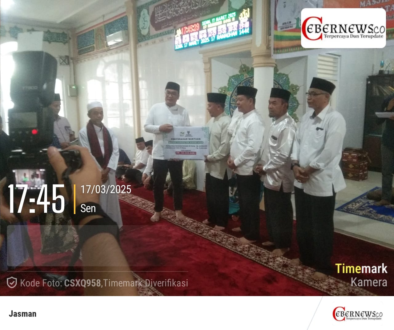 Safari Ramadhan di Masjid Raya Pekan Tebih, Wabup Syafarudin Poti Berikan Bantuan