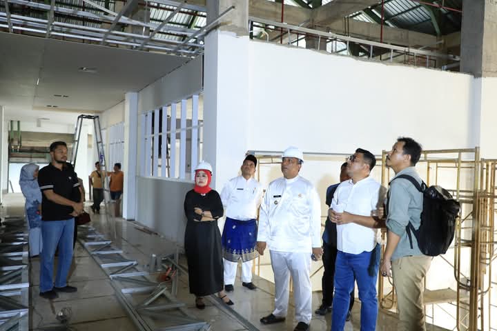 Pembagunan Gedung DPRD Yang Baru Di Tinjau Oleh Bupati Dan Ketua DPRD Hj. Sumiartini Beserta Plt Kerkom Rohul