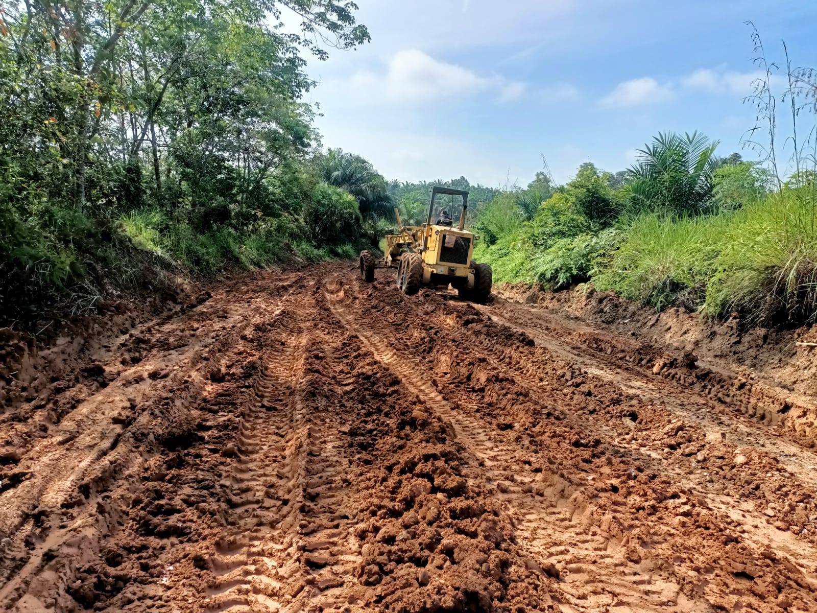 Plt kadis PUPR Rokan Hulu Siap Perbaiki Jalan Rusuk Simultan Pasca Musim Hujan