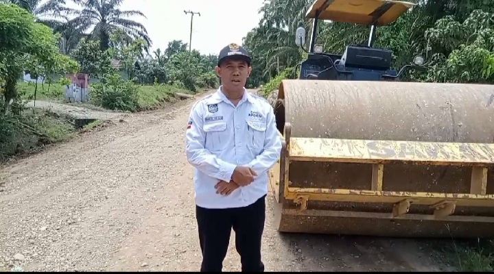 Kades Lubuk Kerapat Mengucapkan Terima Kasih Kepada Bupati Rohul Antan ST. M.M Yang Telah Memperbaiki Jalan Di Desa Kami