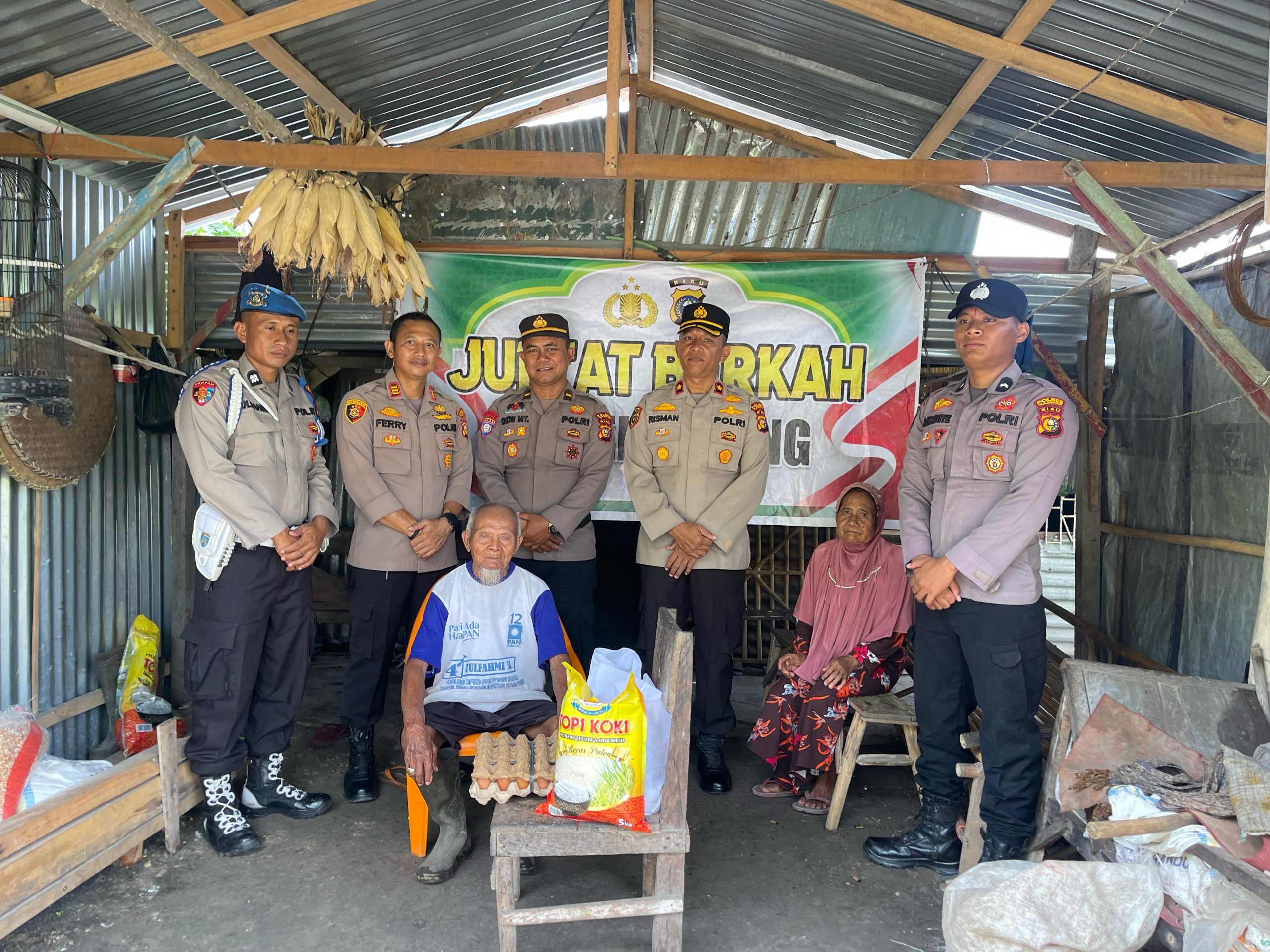 Kapolsek Tapung Wujudkan “Melindungi Tuah, Menjaga Marwah” lewat Jumat Barokah