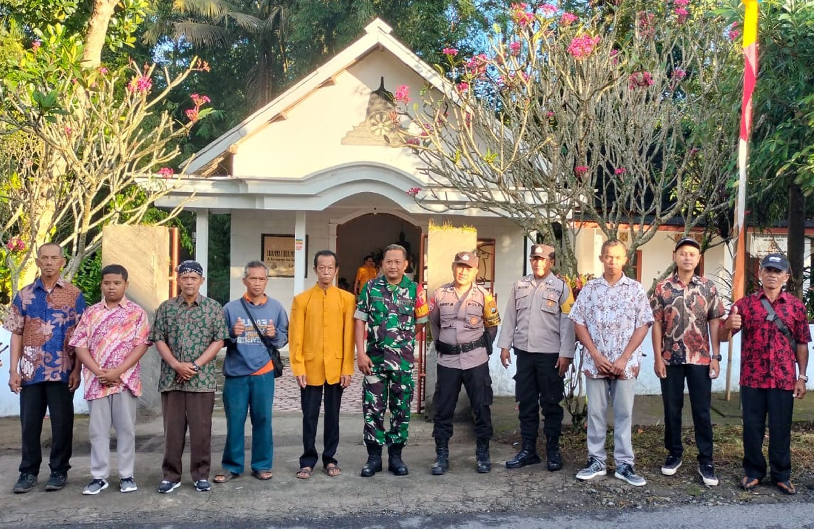 Bersinergi Bersama Tiga Pilar, Forkopimcam Garum Monitoring Kegiatan Ibadah Hari Raya Waisak 2025