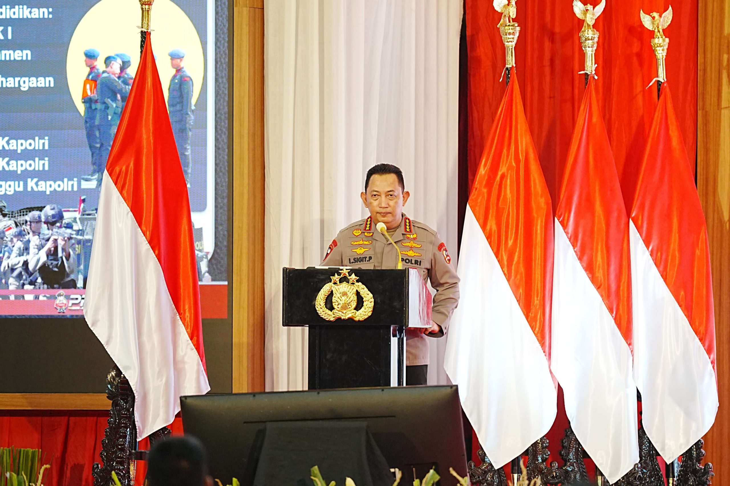 Kapolri Komitmen Berantas Premanisme, Judi Online, dan Narkoba : “Siapapun yang Meresahkan Masyarakat Akan Ditindak Tegas”