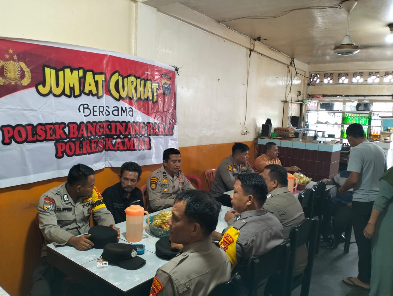 Jumat Curhat di Desa Kuok : Polsek Bangkinang Barat Ajak Warga Awasi Peredaran Narkoba dan DPO Buron