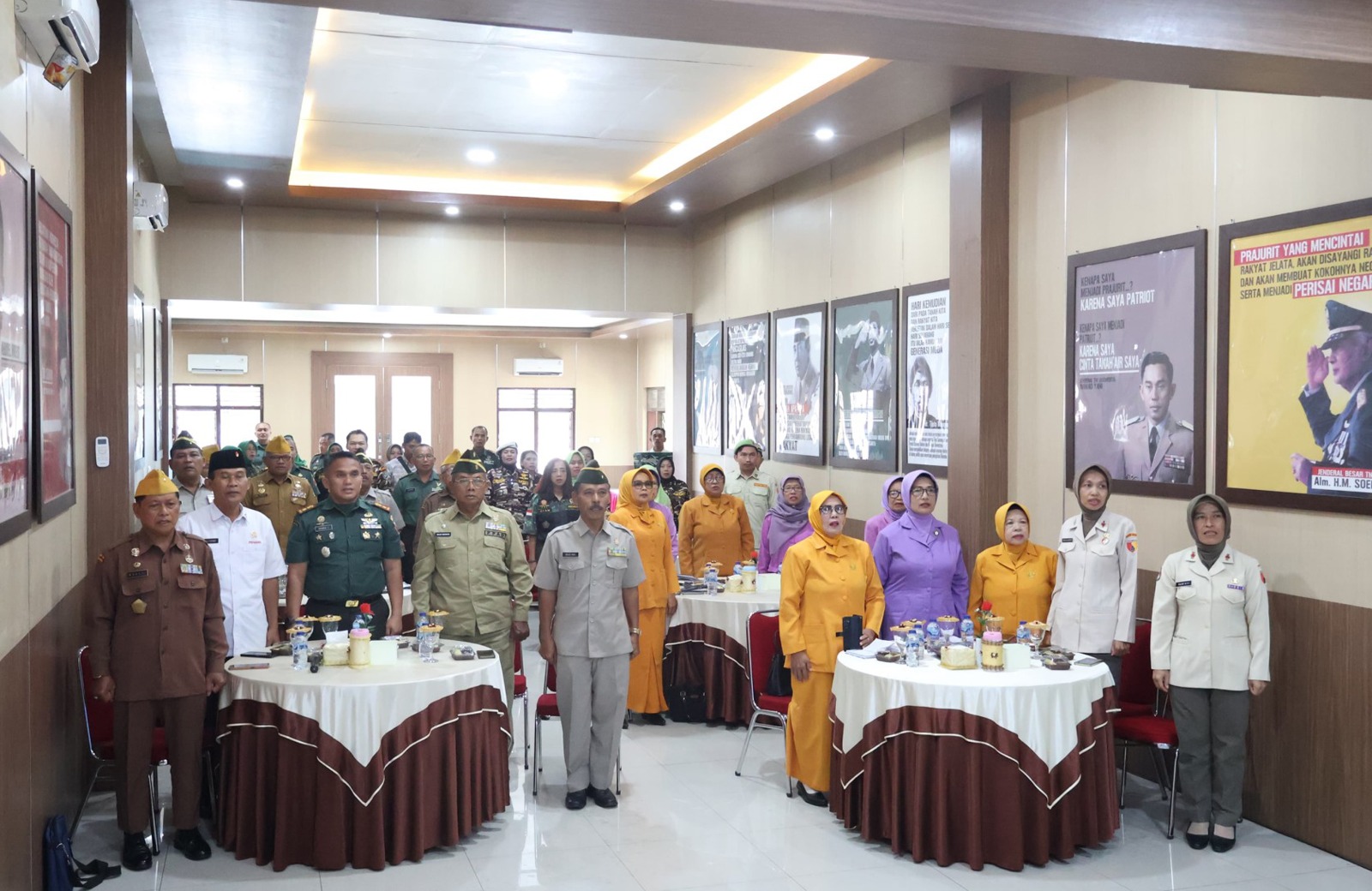 Zoom Meeting Virtual Nasional Eratkan Komunikasi Dan Silaturahmi Keluarga Besar TNI Blitar Raya