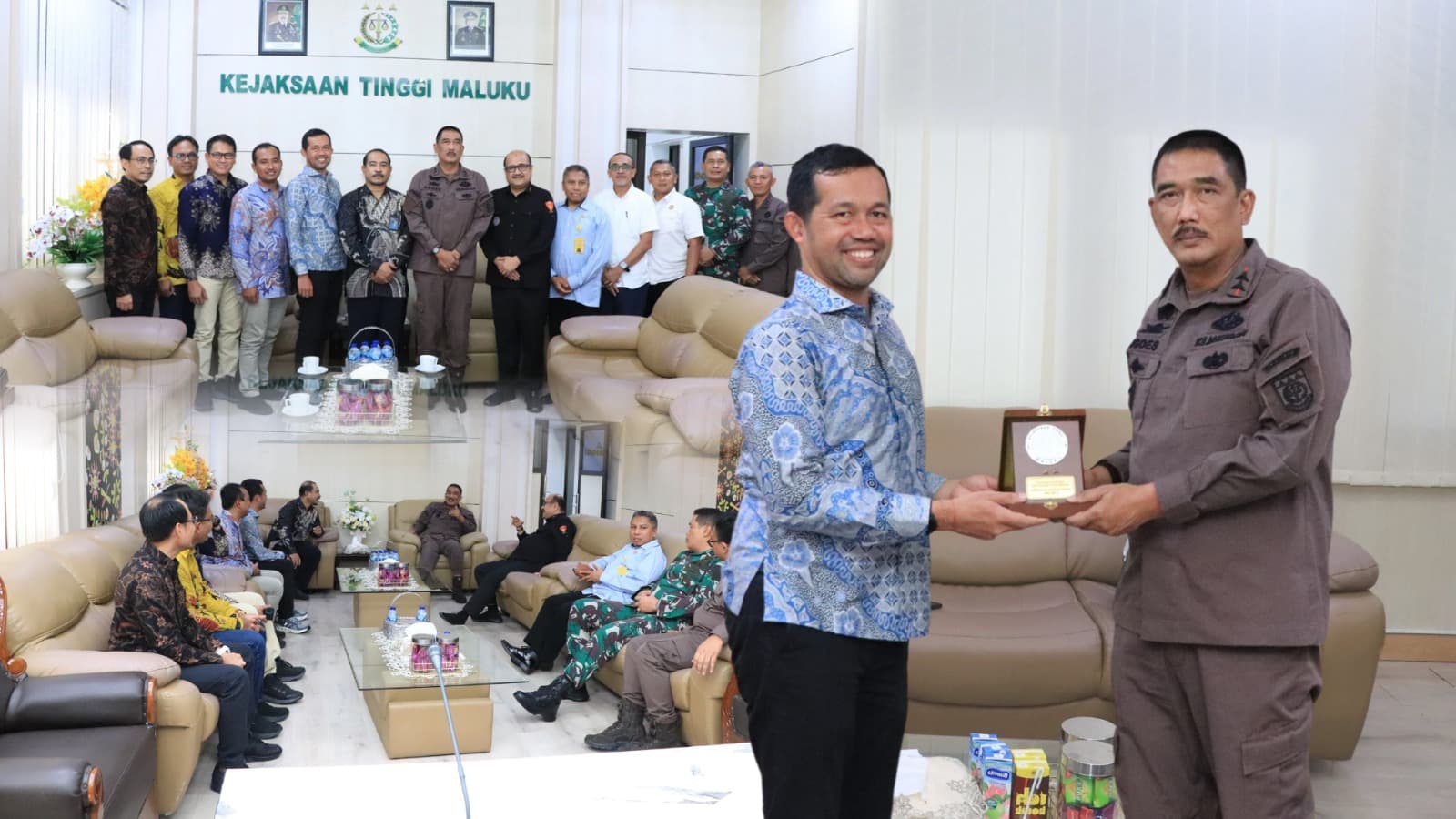 Kajati Maluku Agoes SP, Menerima Kunjungan Silaturahmi General Manajer PLN UIW Maluku – Maluku Utara Dan Papua
