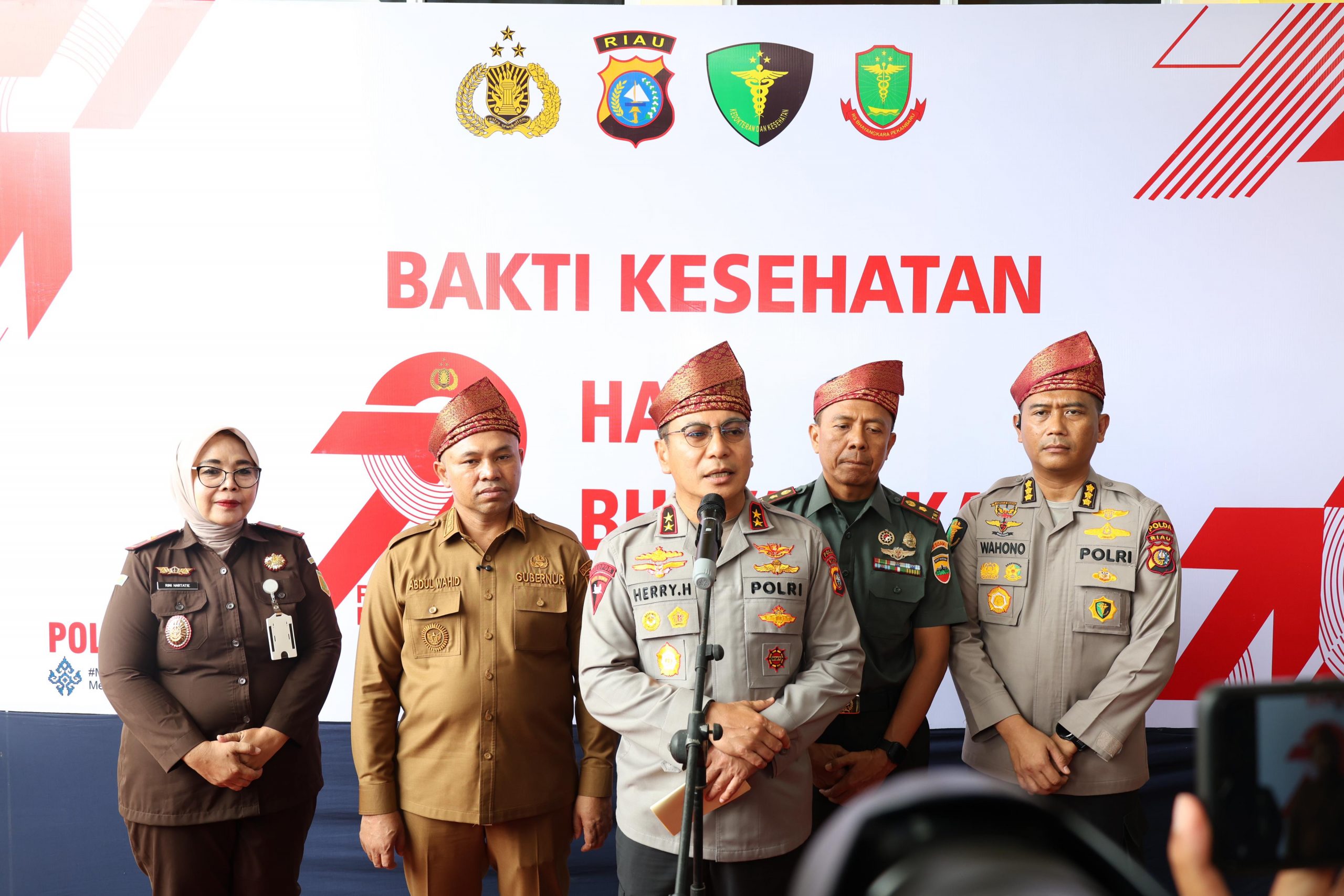 Polda Riau Gelar Bakti Kesehatan Dalam Rangka Menyambut HUT Bhayangkara Ke-79