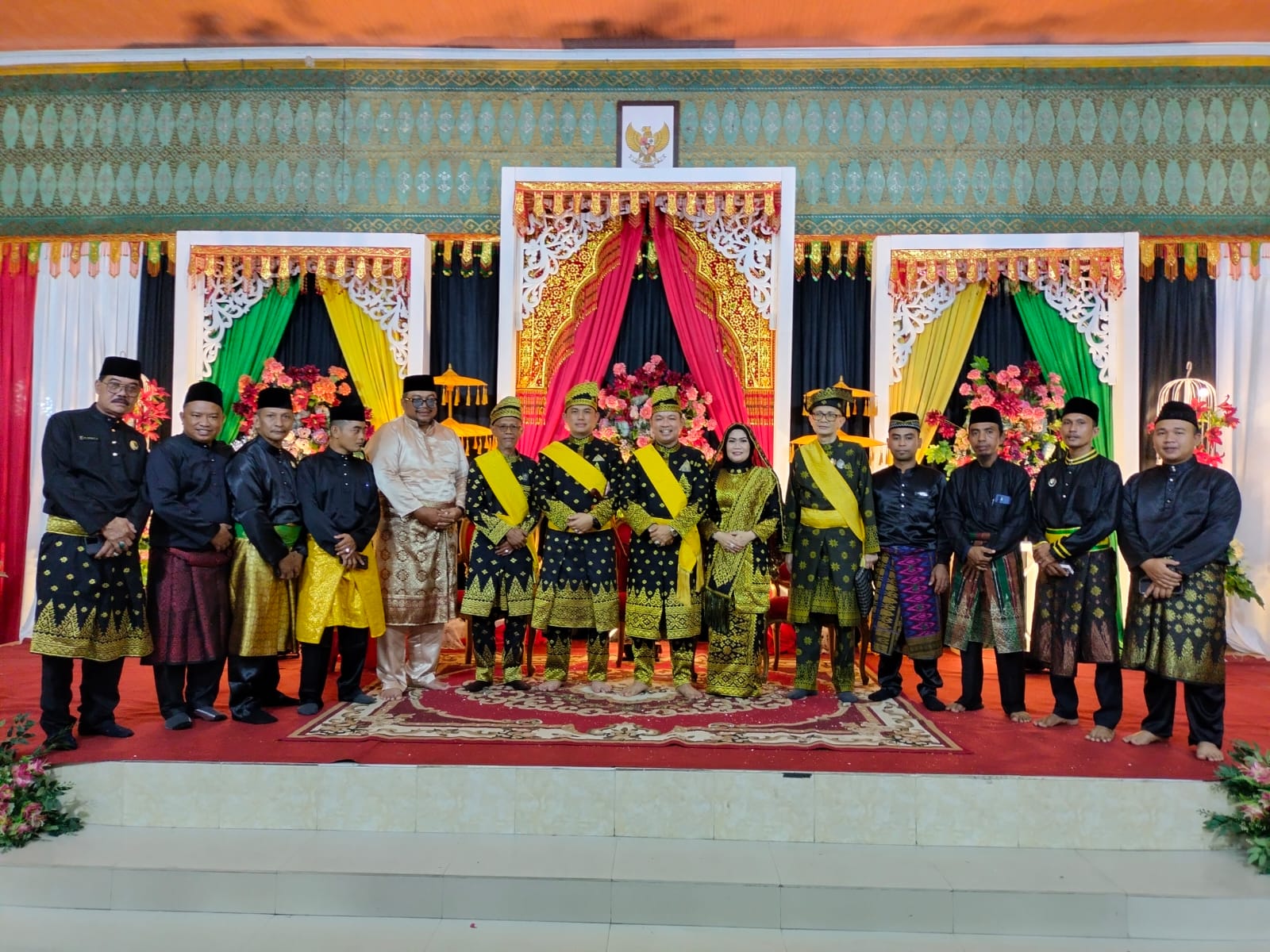 Wakil Bupati dan Kapolres Terima Gelar Kehormatan Adat Dari LAMR