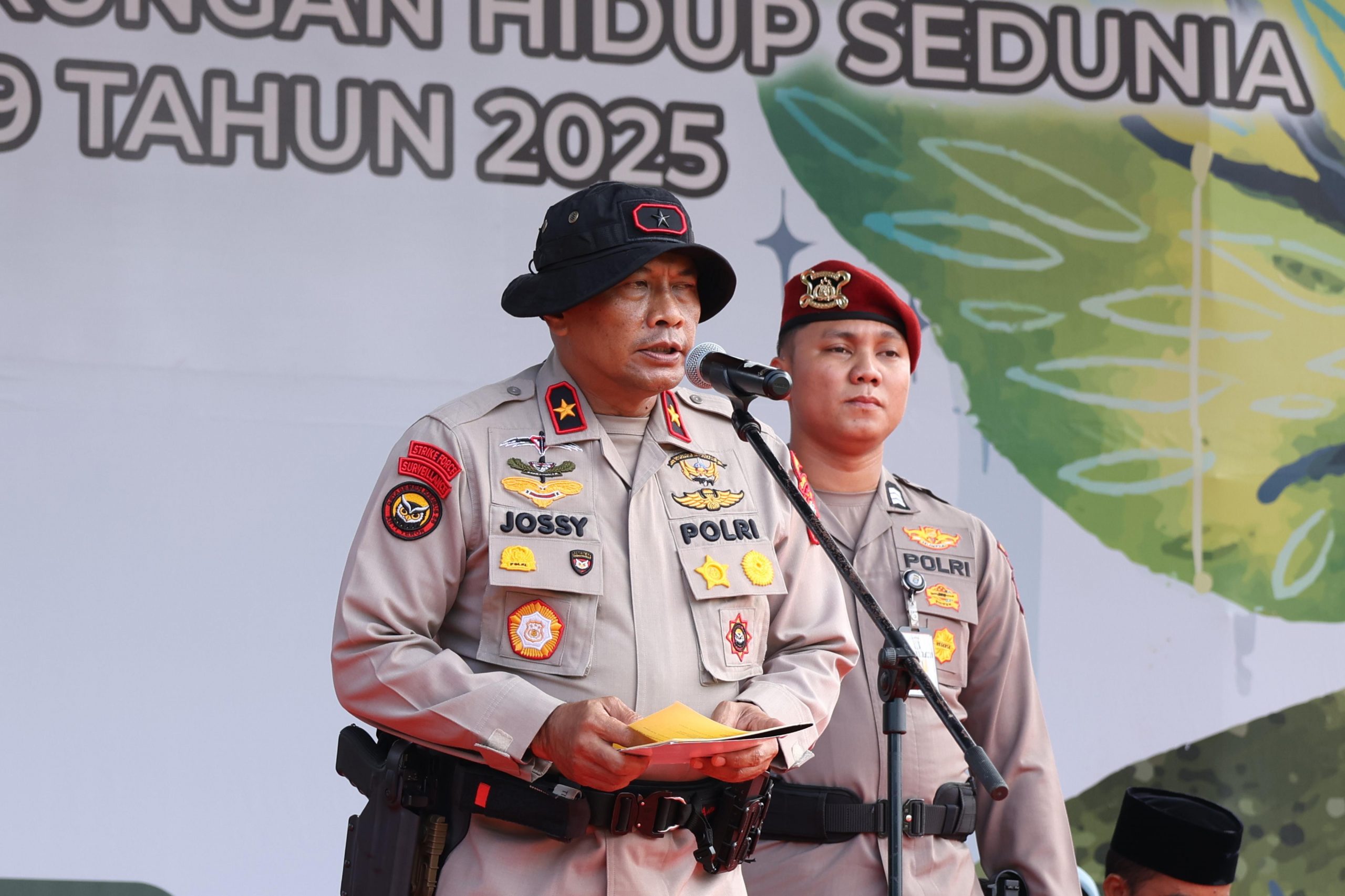 Polda Riau Gelar Upacara Memperingati Hari Lingkungan Hidup Sedunia di Desa Tanjung Belit Kampar