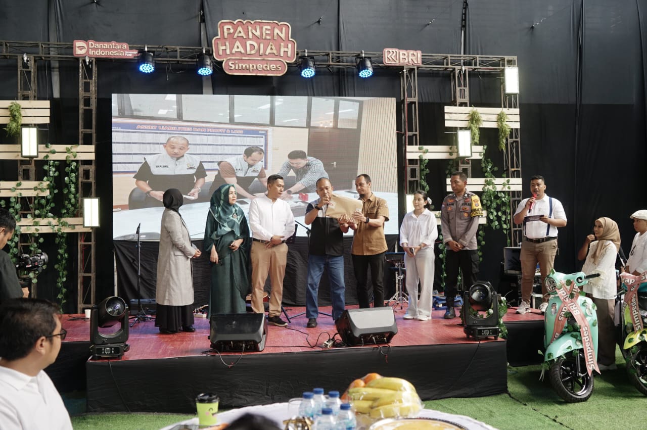 Suasana Meriah Mewarnai Halaman Kantor BRI Cabang Sidrap,Ratusan Warga Menghadiri Acara Panen Hadiah Simpedes