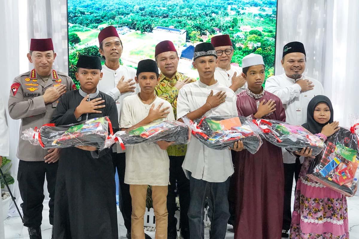 Sambangi Ponpes Ustaz Abdul Somad, Kapolri Sampaikan Pesan Bersatu Dalam Keberagaman