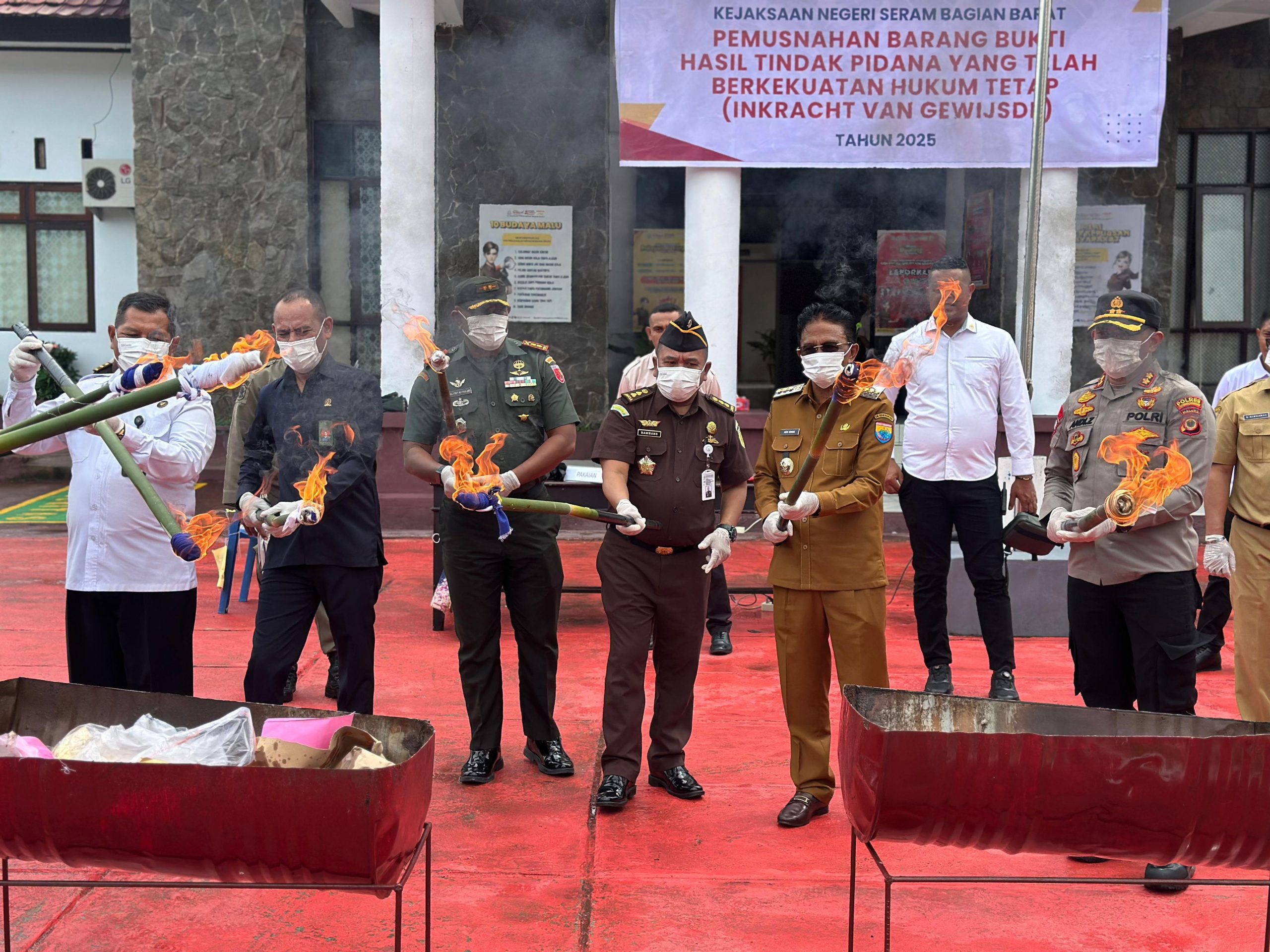 Kejari SBB Musnahkan Barang Bukti Inkracht, Plt. Kajari SBB : Ini Bukti Nyata Supremasi Hukum
