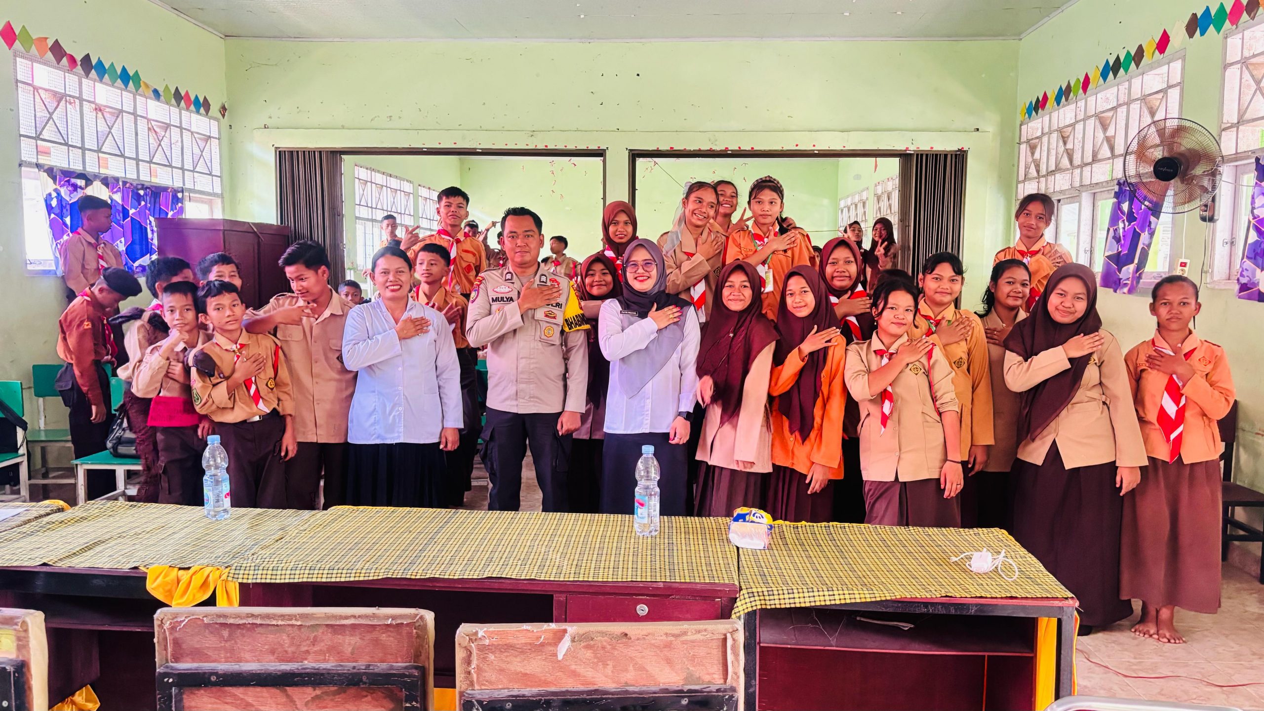 Bhabinkamtibmas Koto Garo Laksanakan Police Goes to School Dalam Kegiatan MPLS