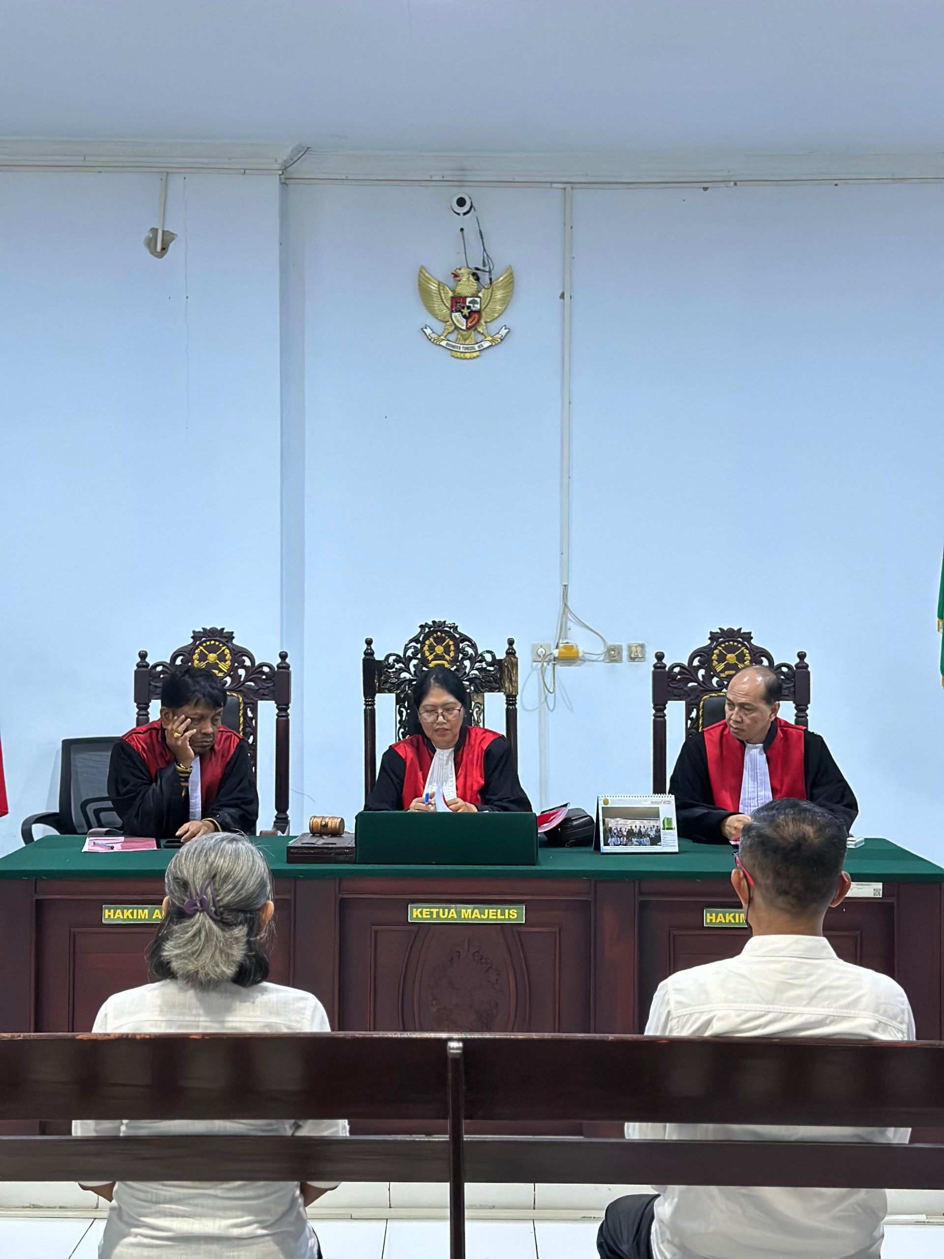 Kejari SBB Hadirkan Dua Terdakwa Dalam Sidang Perdana Tipikor Bansos COVID-19 Dinas Sosial Kab. SBB T.A 2020