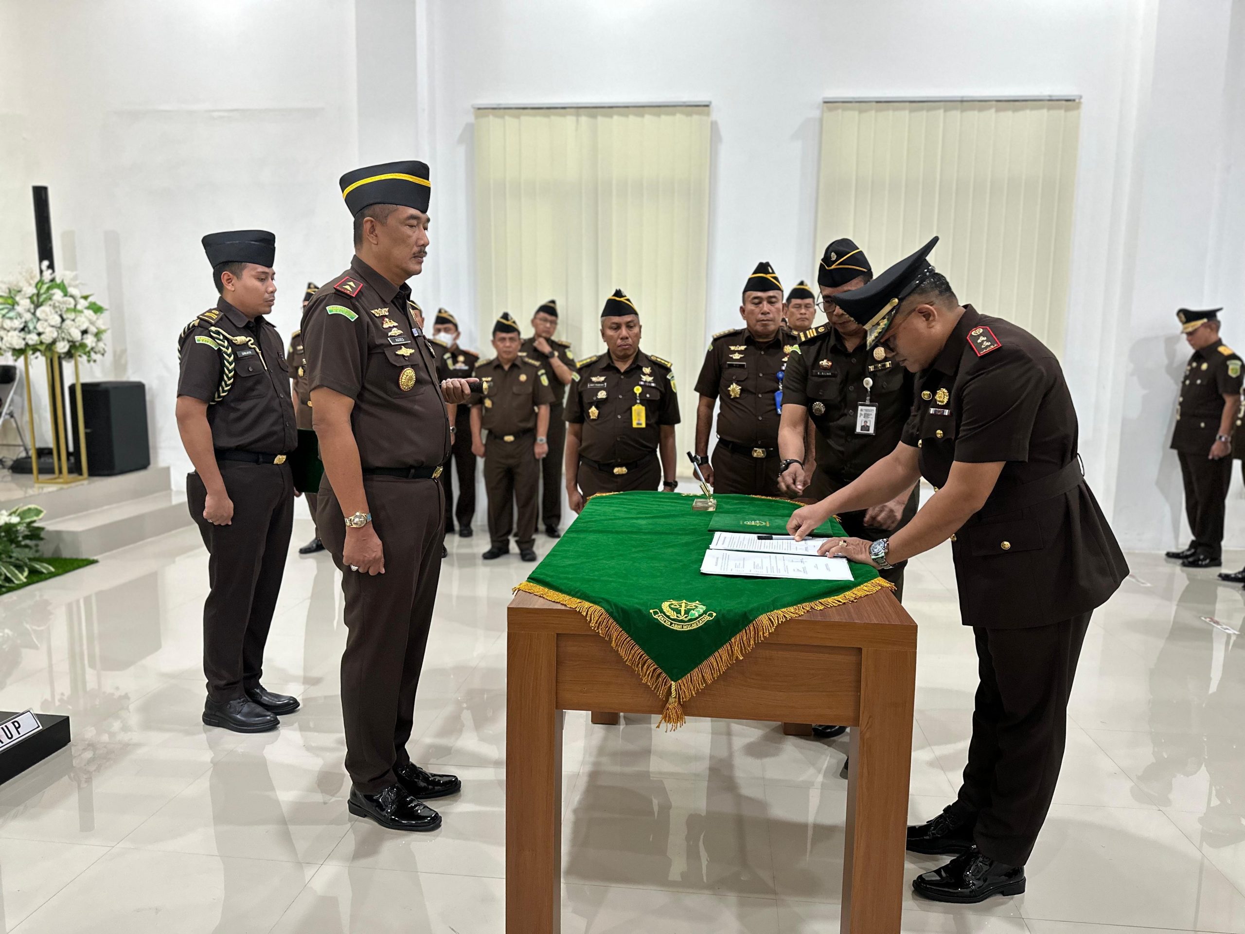 Kajari SBB Anto Widi Nugroho,S.H.M.H Resmi Dilantik Oleh Kajati Maluku
