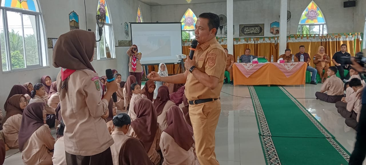 Wakil Bupati Husni Thamrin Berikan Motivasi Growth Mindset kepada Siswa SMK Negeri 1 Pangkalan Kerinci