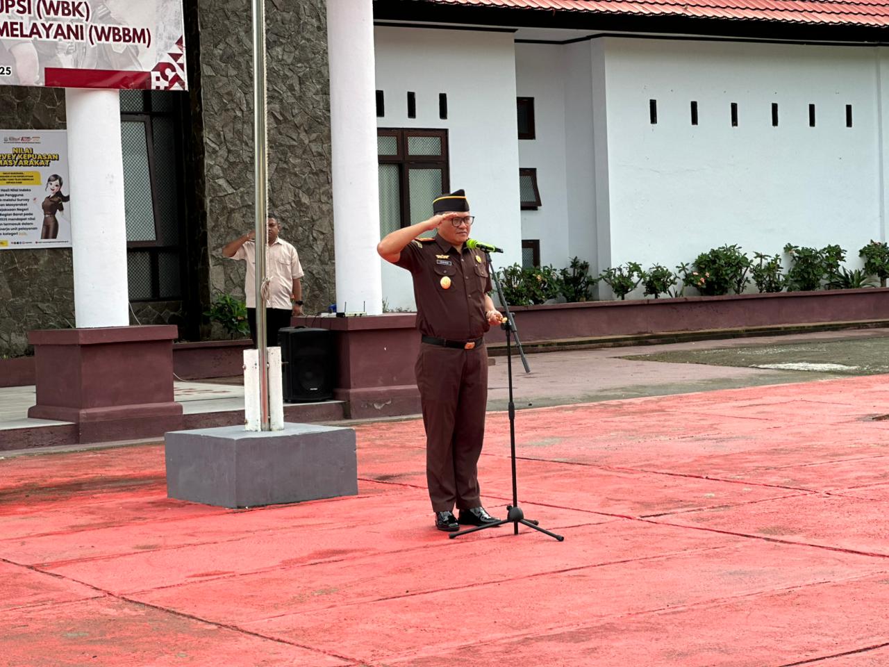 Kajari SBB Pimpin Apel Senin Pagi, Gaungkan Semangat Kemerdekaan dan Komitmen WBK