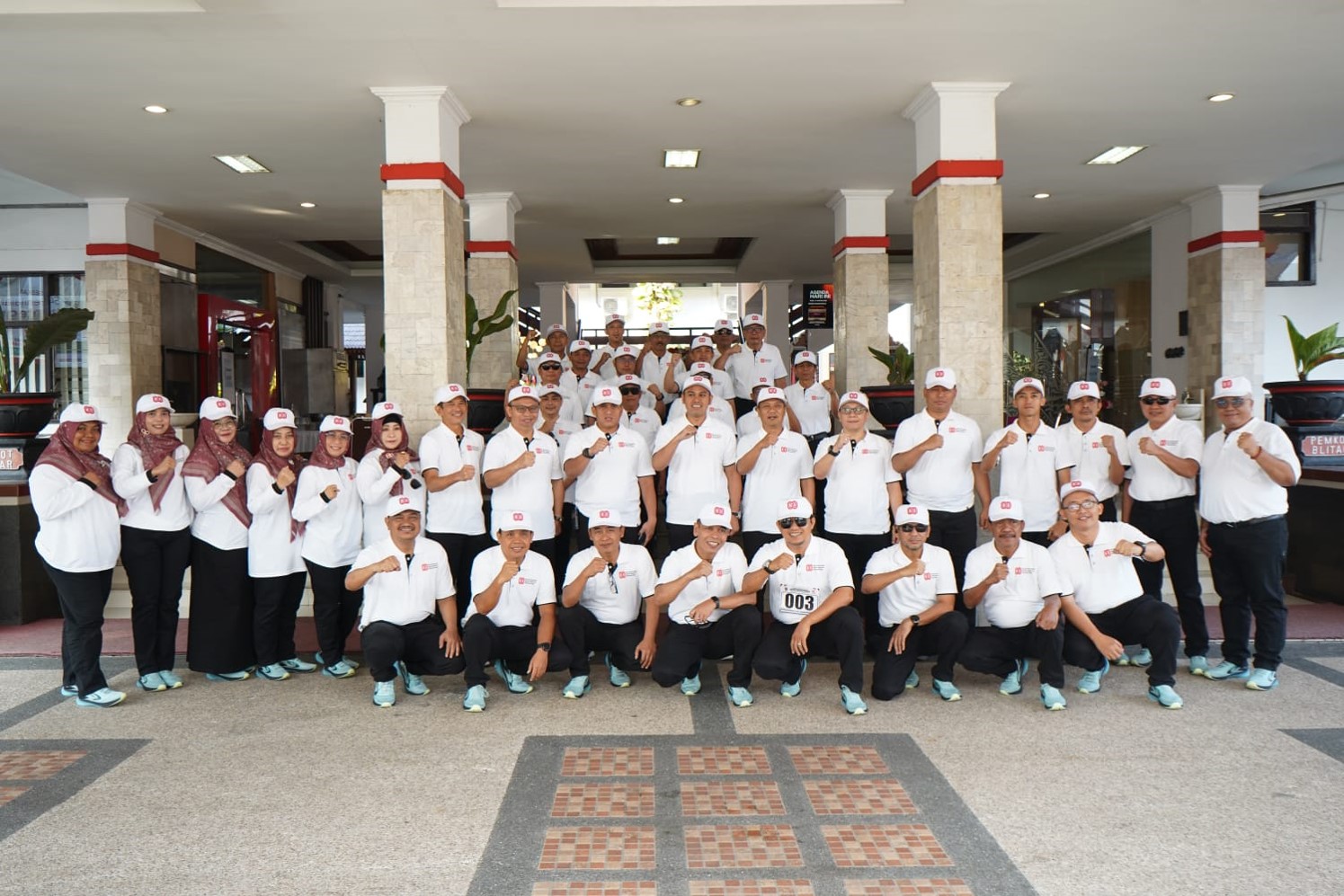 Rangkaian Kegiatan HUT RI Ke 80, Dandim 0808 Beserta Forkopimda Kota Blitar Semarakkan Lomba Baris Berbaris Antar Instansi