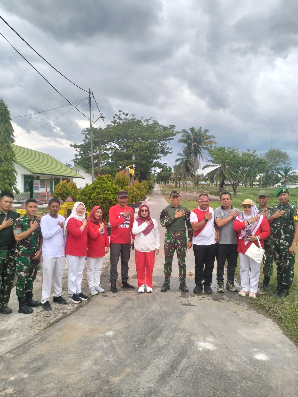 Wabup Kampar Puji Inovasi Ketahanan Pangan Yonif 132 Bima Sakti