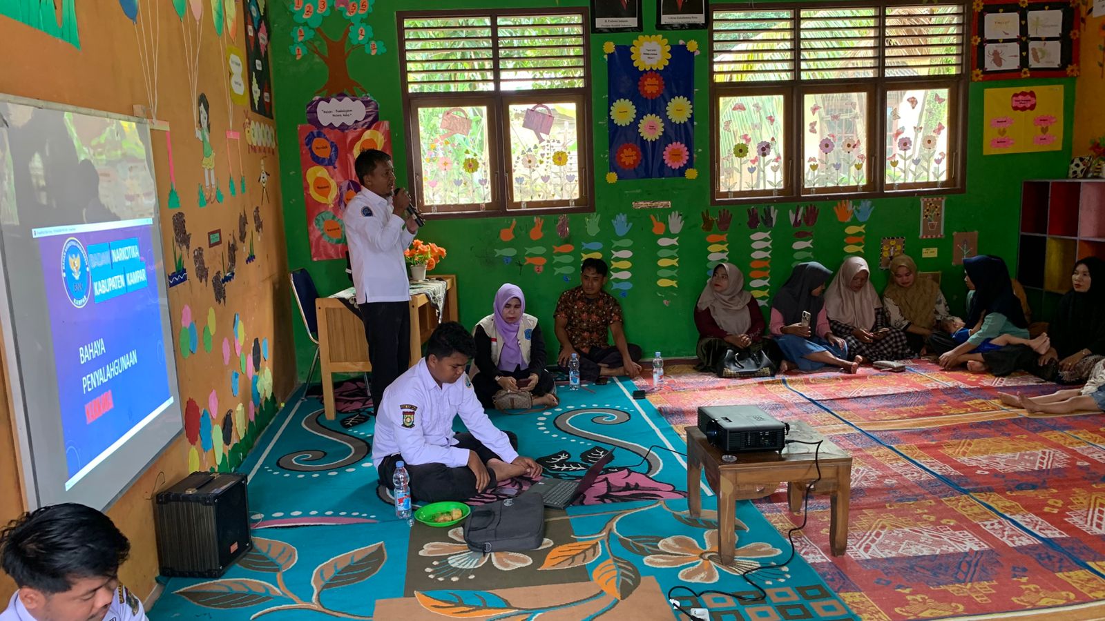BNK Kampar Gelar Sosialisasi Bahaya Penyalahgunaan Narkoba Untuk Wali Murid di TK Pembina 02 Salo
