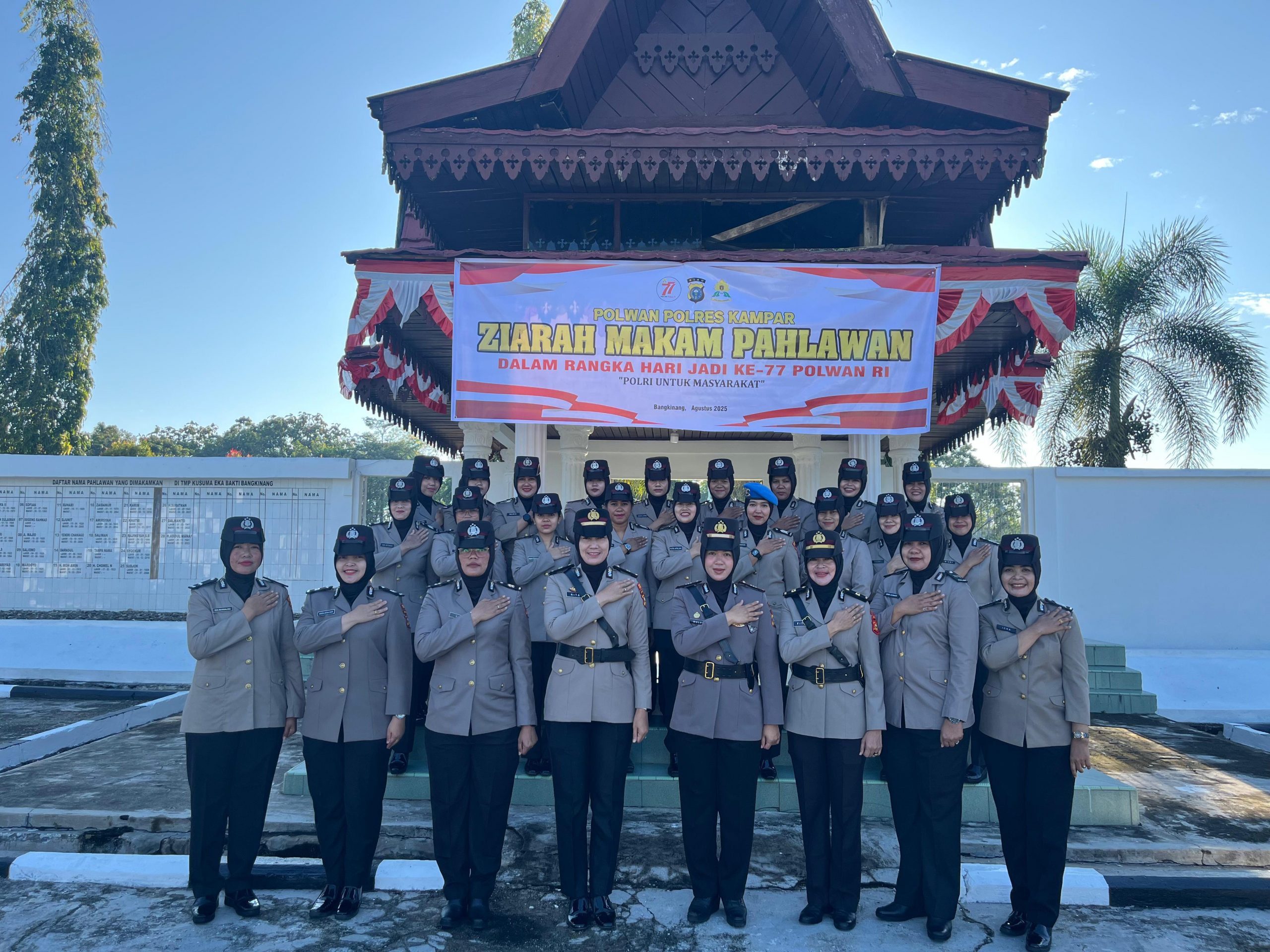 “Jejak Pahlawan Jadi Motivasi!” Polwan Polres Kampar Ziarah ke TMP, Siap Lanjutkan Perjuangan Untuk Kamtibmas Kondusif