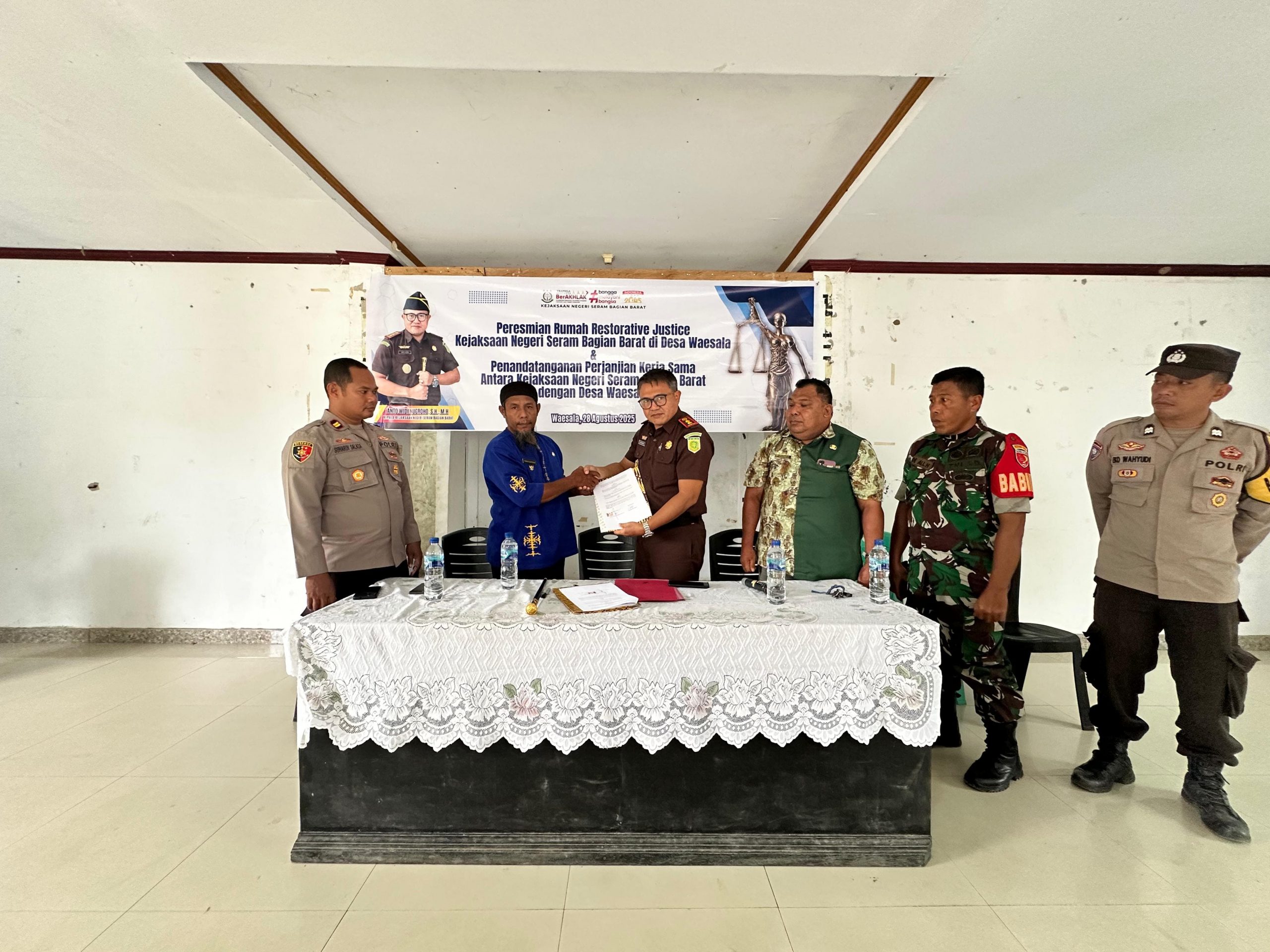 Kejaksaan Negeri Seram Bagian Barat dan Desa Waesala Tandatangani Perjanjian Kerja Sama