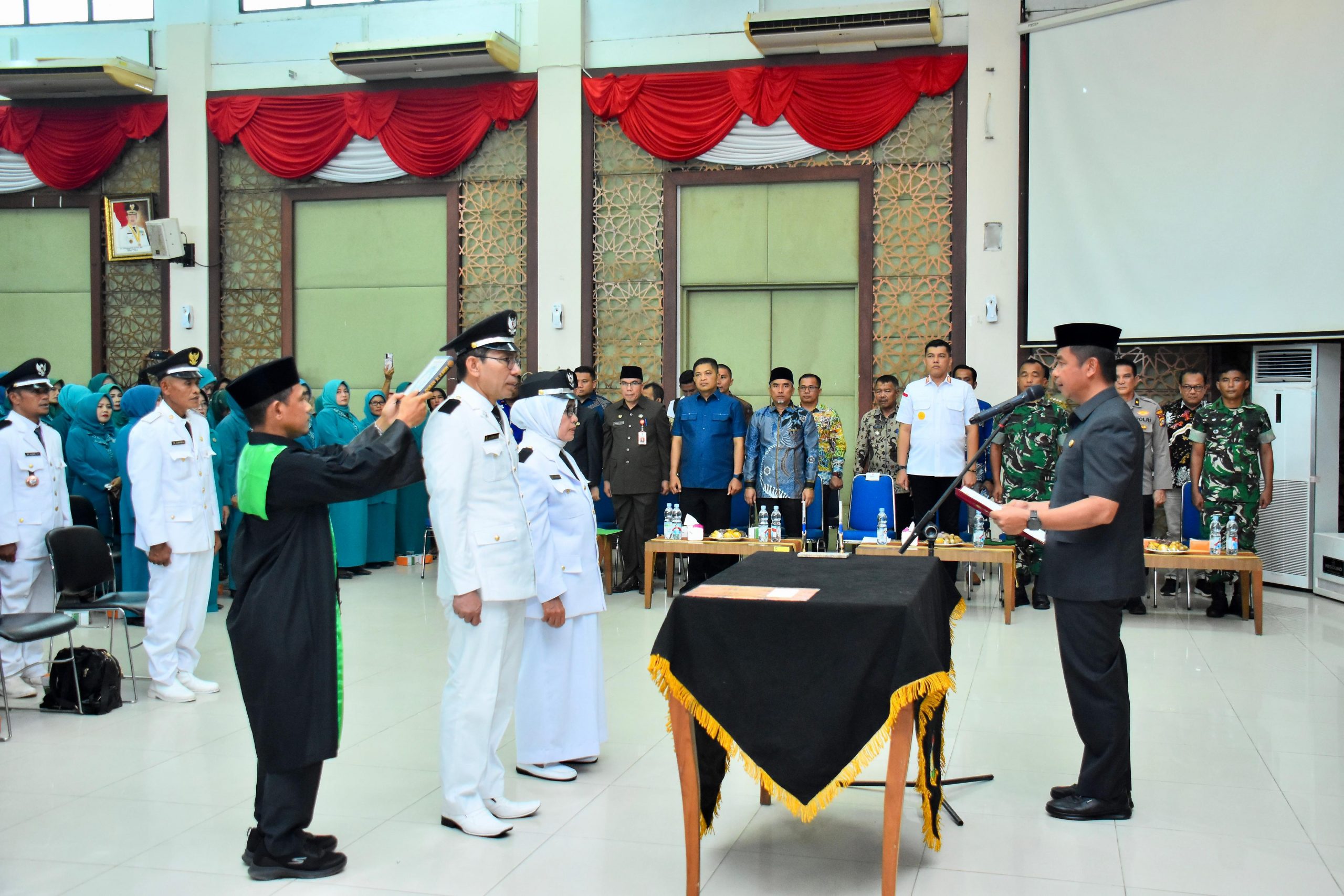 Bupati Kampar, Kukuhkan Kepala Desa Masa Bakti 2017 – 2023 Dengan Masa Jabatan Tambahan 2025-2027