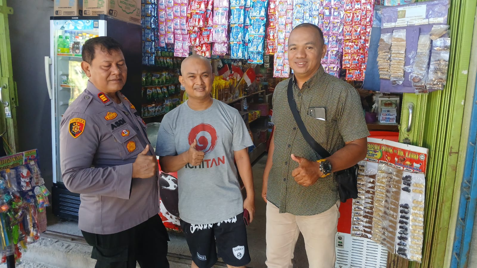 “Minggu Pagi Yang Humanis!” Kapolsek Kampar Patroli Sosial, Sapa Warga dan Beri Semangat UMKM Lokal!