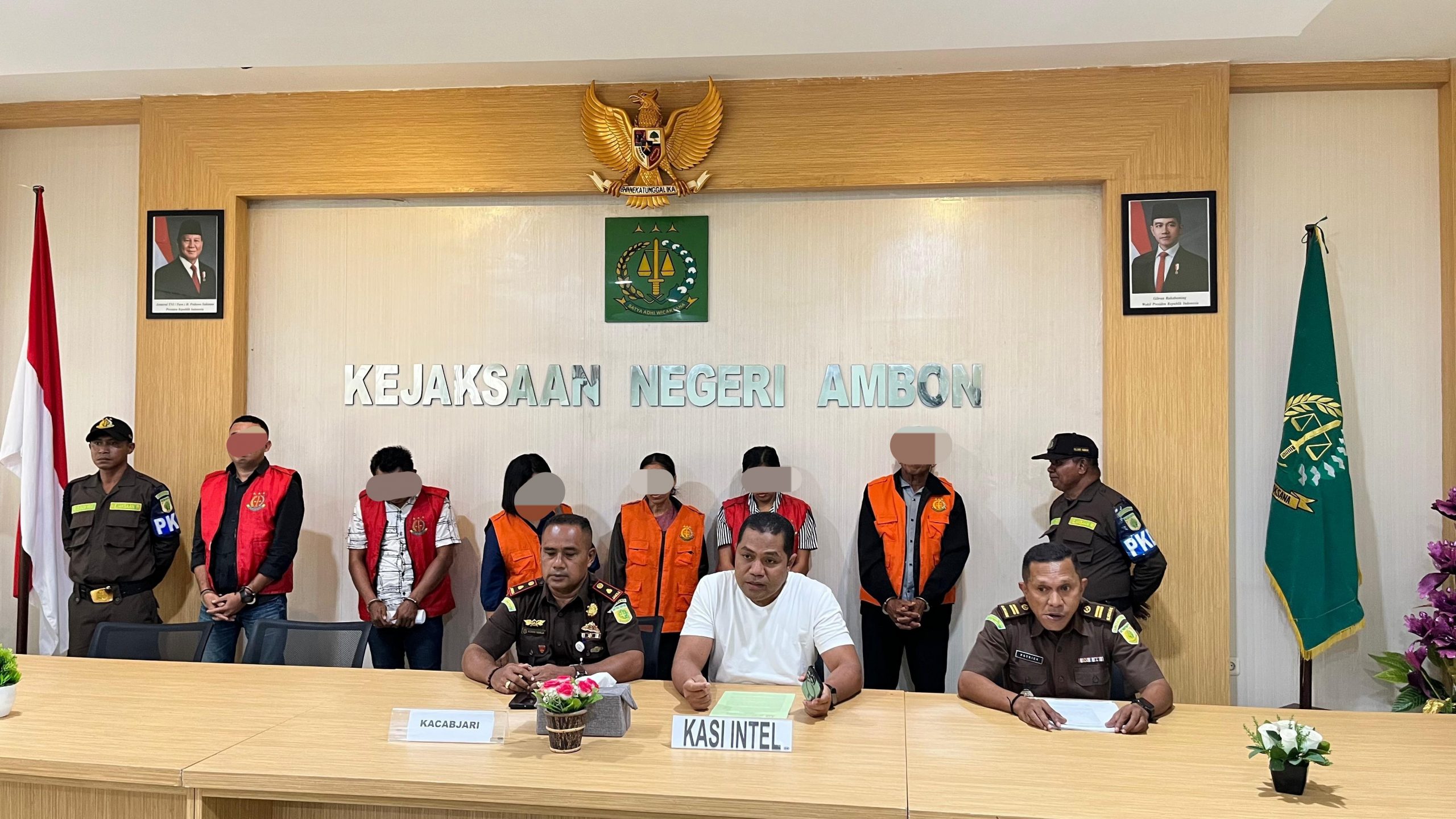 Korupsi Anggaran DD / ADD dan PAD Mantan Pejabat Tiouw dan 5 Perangkat Negeri di Tahan Penyidik Cabjari Ambon Di Saparua