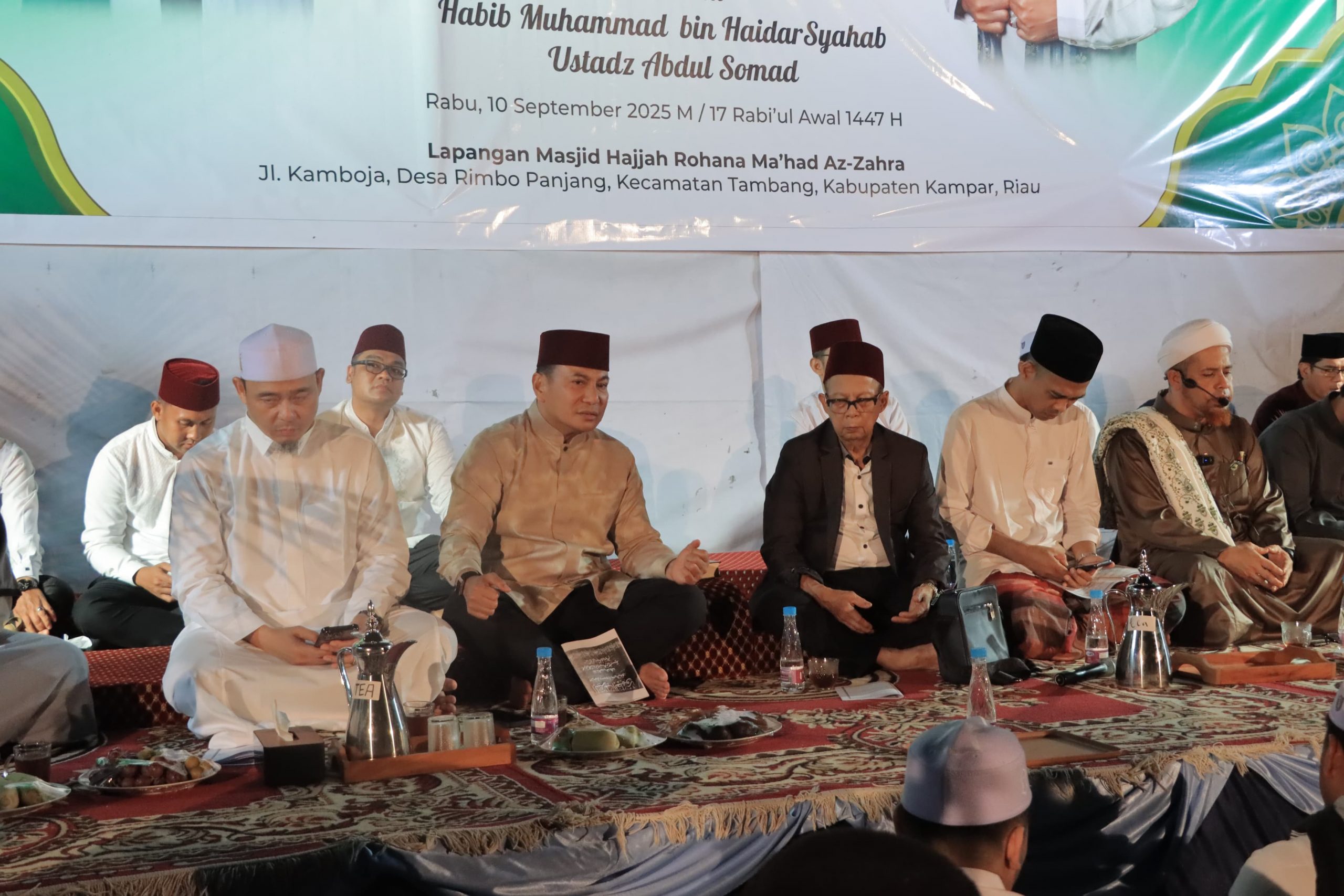 “Kapolda Riau dan UAS Hadiri Tabligh Akbar Maulid Nabi di Kampar! Ribuan Jamaah Padati Lapangan Masjid Hj. Rohana”