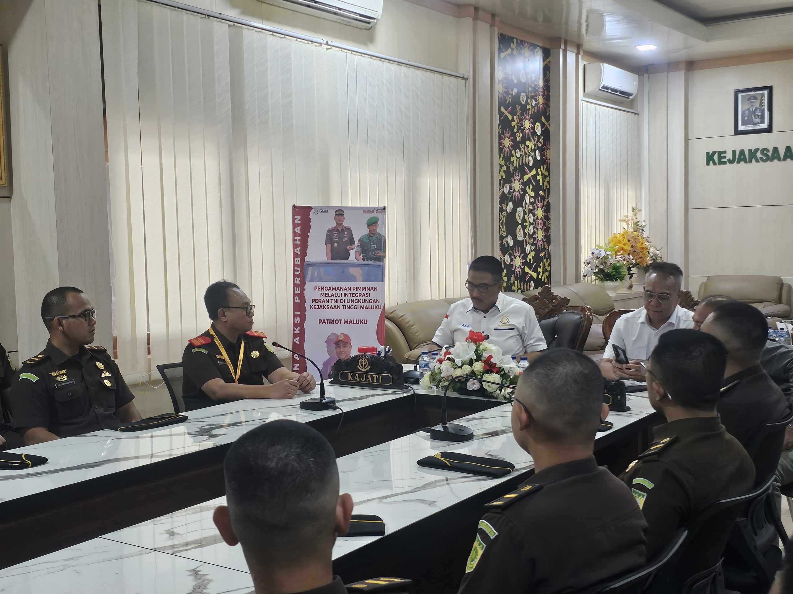 “Sosialisasi Internal Penguatan Pengamanan Pimpinan Melalui Integrasi Peran TNI di Lingkungan Kejaksaan Tinggi Maluku”