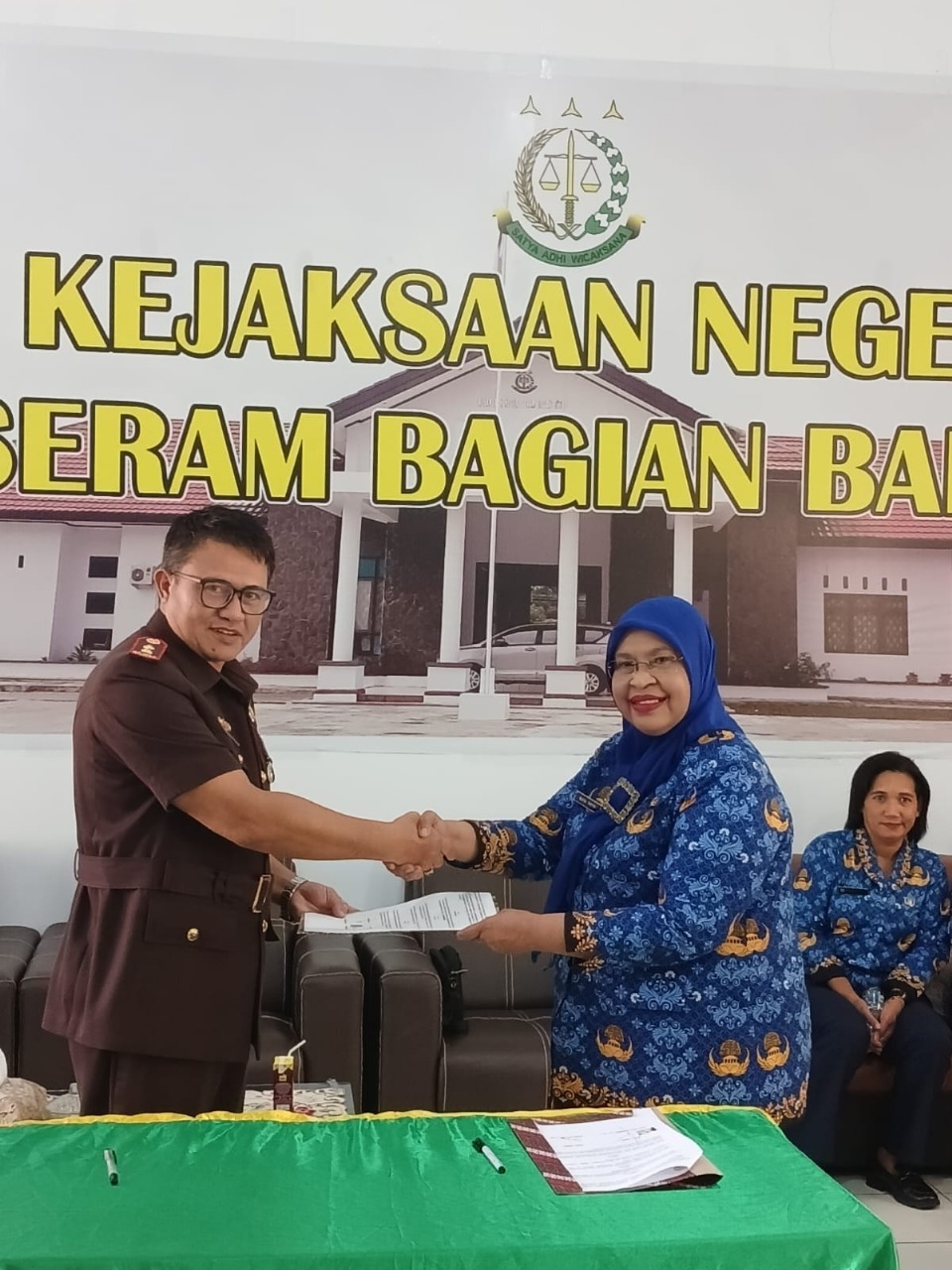 Dukung Tata Kelola Pendidikan, Kajari SBB Tandatangani MoU Pendampingan Hukum Dengan Dinas Pendidikan Kab. SBB