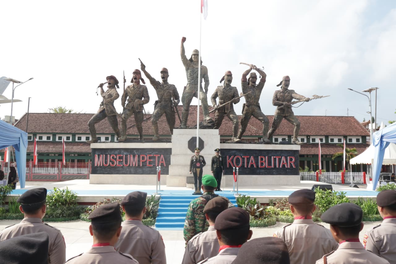 Kodim 0808/Blitar Gelar Upacara HUT Ke 80 TNI di Monumen PETA, Teguhkan Semangat “TNI Prima, TNI Rakyat, Indonesia Maju”