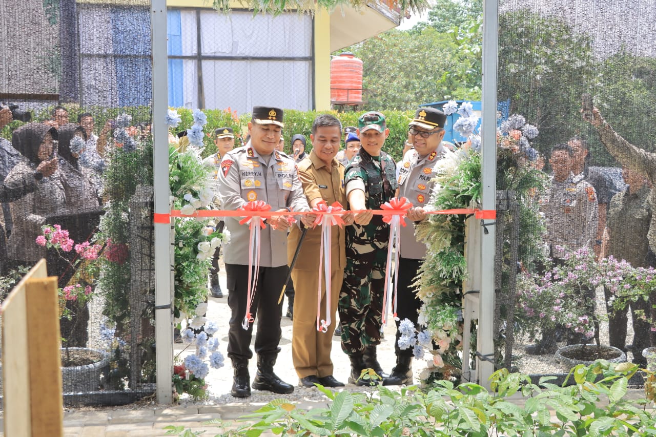 Serukan Semangat Green Policing, Kapolda Resmikan Bank Pohon Polres Kampar