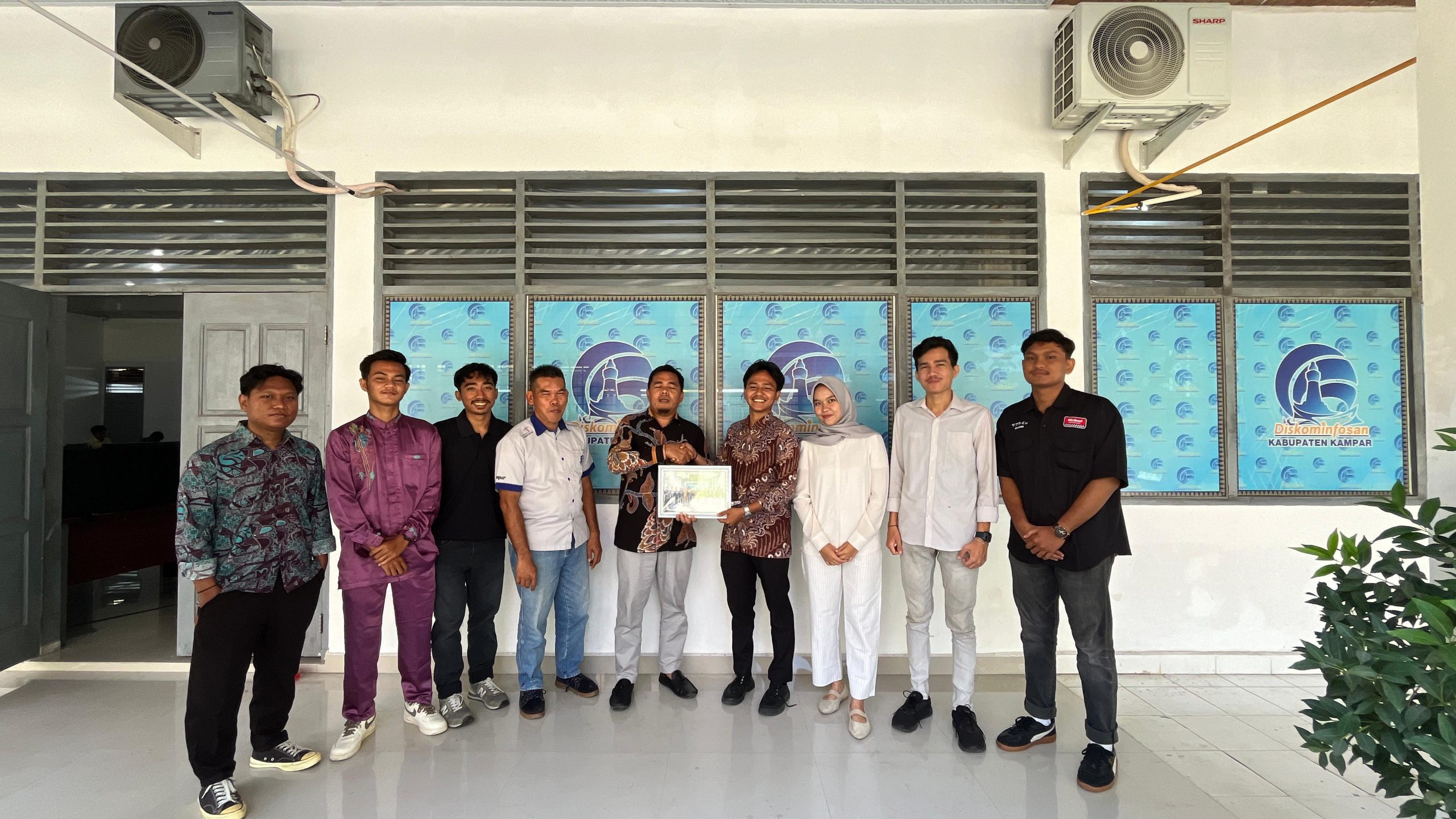 Setelah Berjalan dua Bulan, Diskominfo Kampar Lepas Mahasiswa Magang UIN Suska Tahun 2025