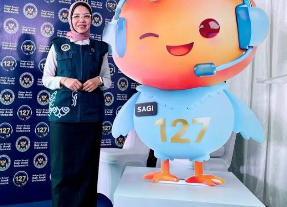 Caption Foto : Kepala Biro Hukum dan Humas Badan Gizi Nasional (Karo Kummas BGN), Khairul Hidayati saat peluncuran Layanan Call Center 127 dengan maskot resminya SAGI, yang merupakan akronim dari Sentra Aduan Gizi Indonesia, Senin (17/11).